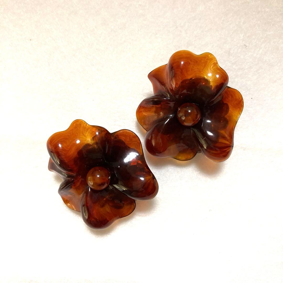 花モチーフ ブローチとイヤリングのセット　Angela Caputi