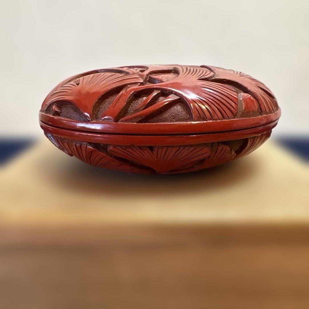 村上堆朱堆黒　銀杏葉香合