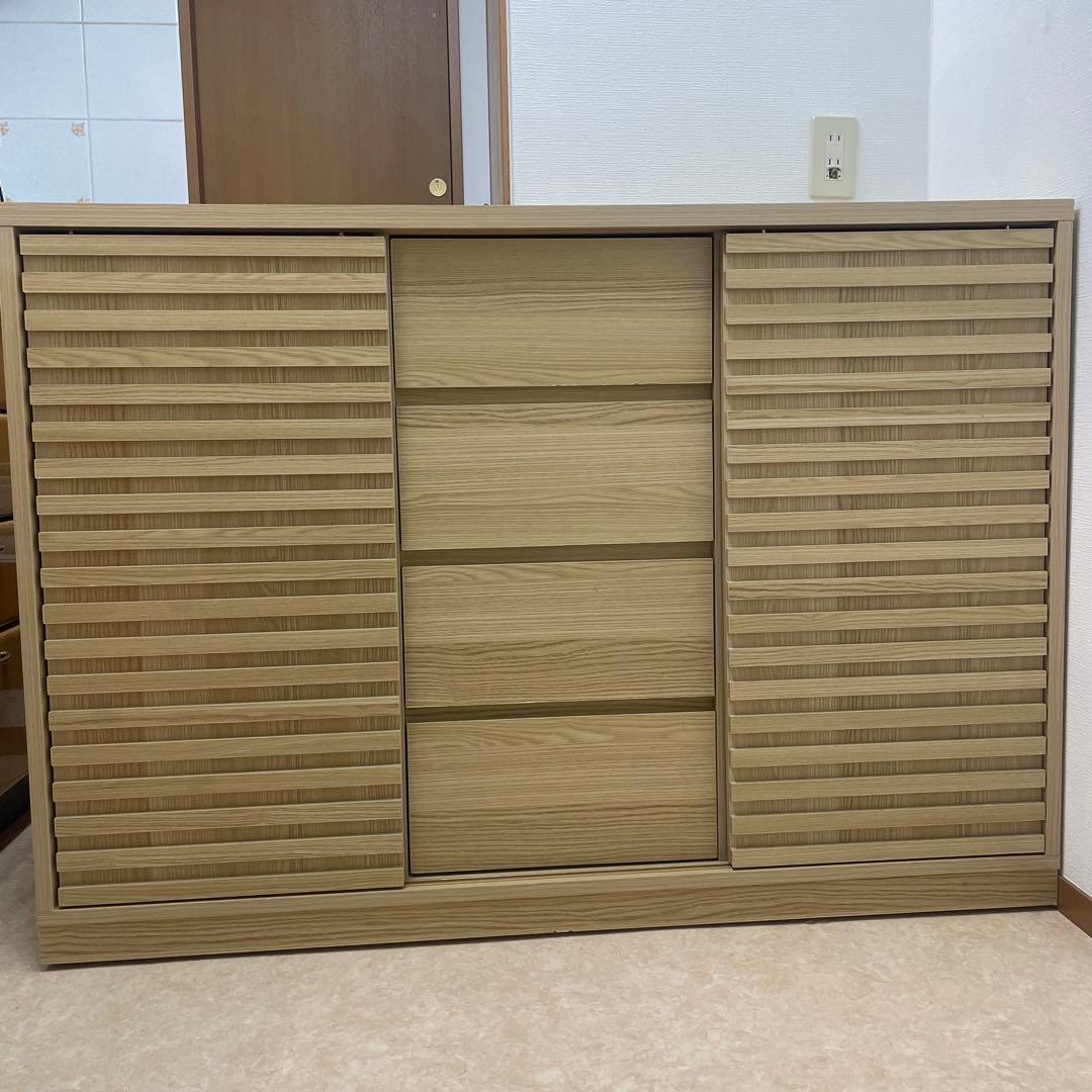 木目調　キャビネット　食器棚