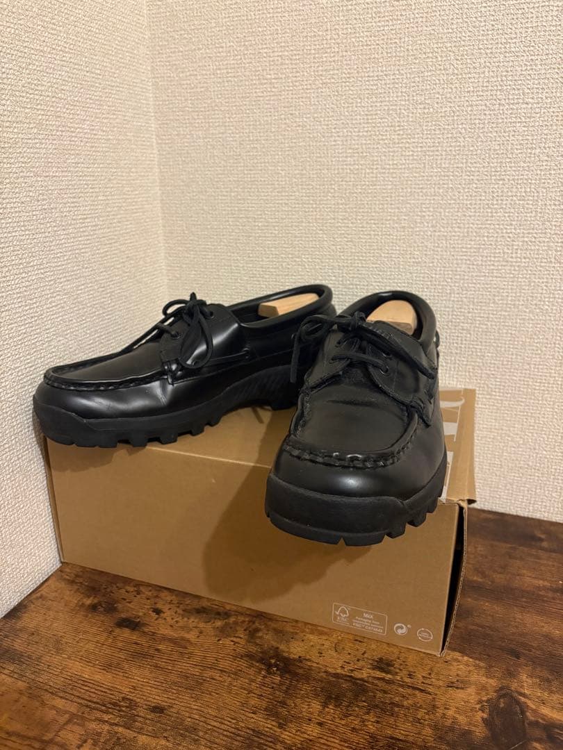 ZARA×VIBRAM® レザーデッキシューズ
