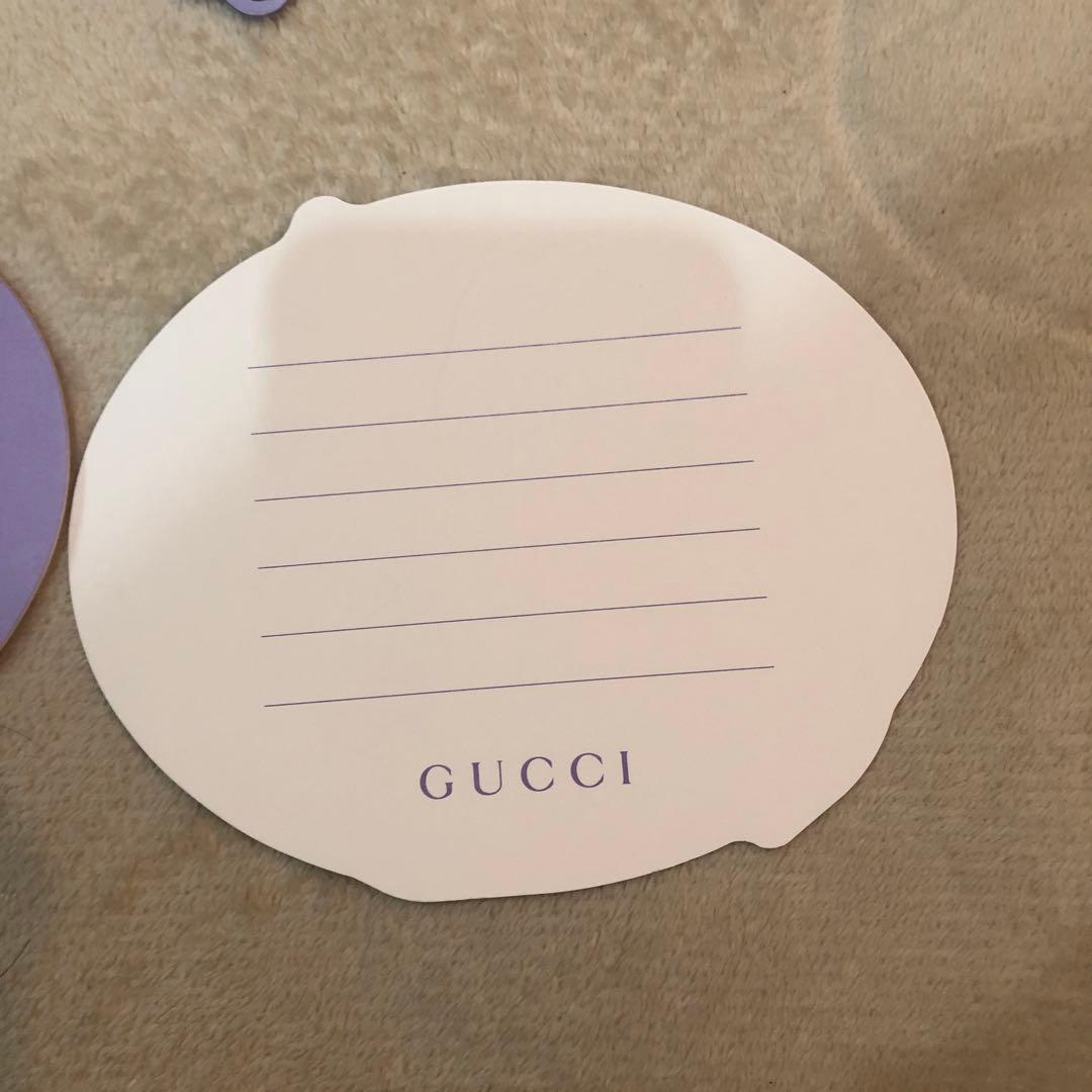 ヒグチユウコ&GUCCI ノベルティカード3枚とステッカー、キーホルダー各1枚。