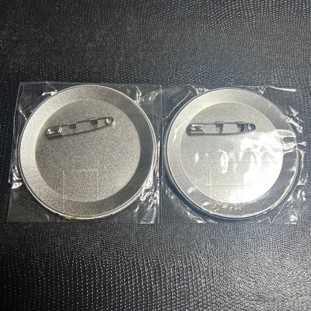 激レア　NARUTO SEGA 限定　 ナルト＆サスケ　缶バッジ　ホログラム