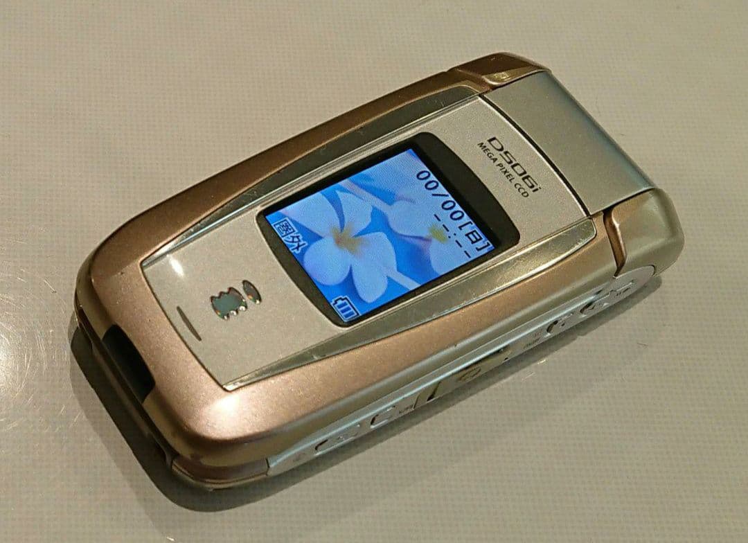 美品 ドコモ docomo D506i PINK ピンク ガラケー 卓上ホルダ付