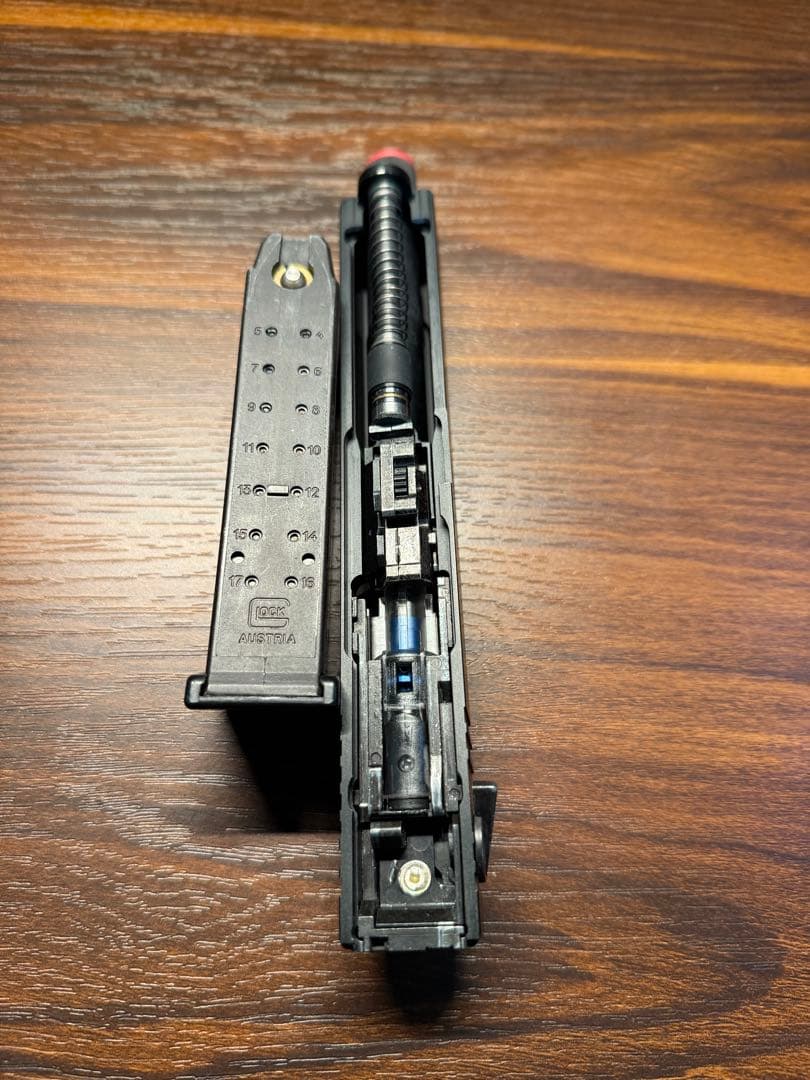 東京マルイ　グロック18c ガスガン マガジン2個　ガス缶付き