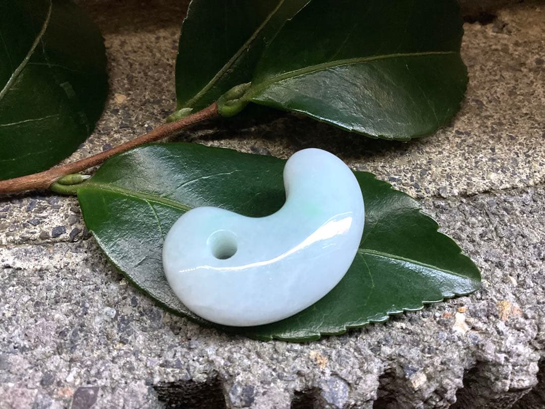 ✳古代からの吉祥幸運の勾玉‼️ 外部鑑別書取得品‼️糸魚川翡翠勾玉　本物をお守りに