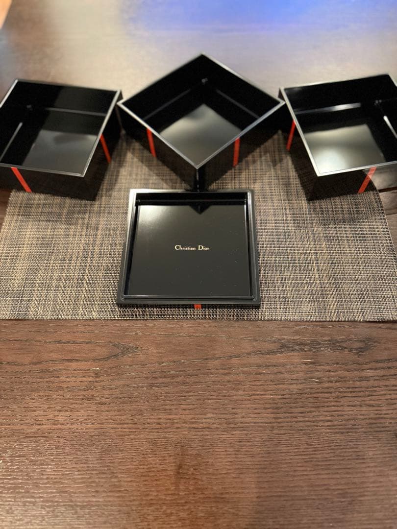 Christian Dior 漆器重箱 3段 リボンデザイン　おせち