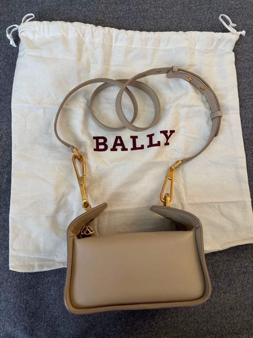 BALLY B-hookベージュ ショルダーバッグxs