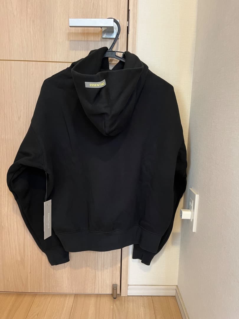 ESSENTIALS パーカー