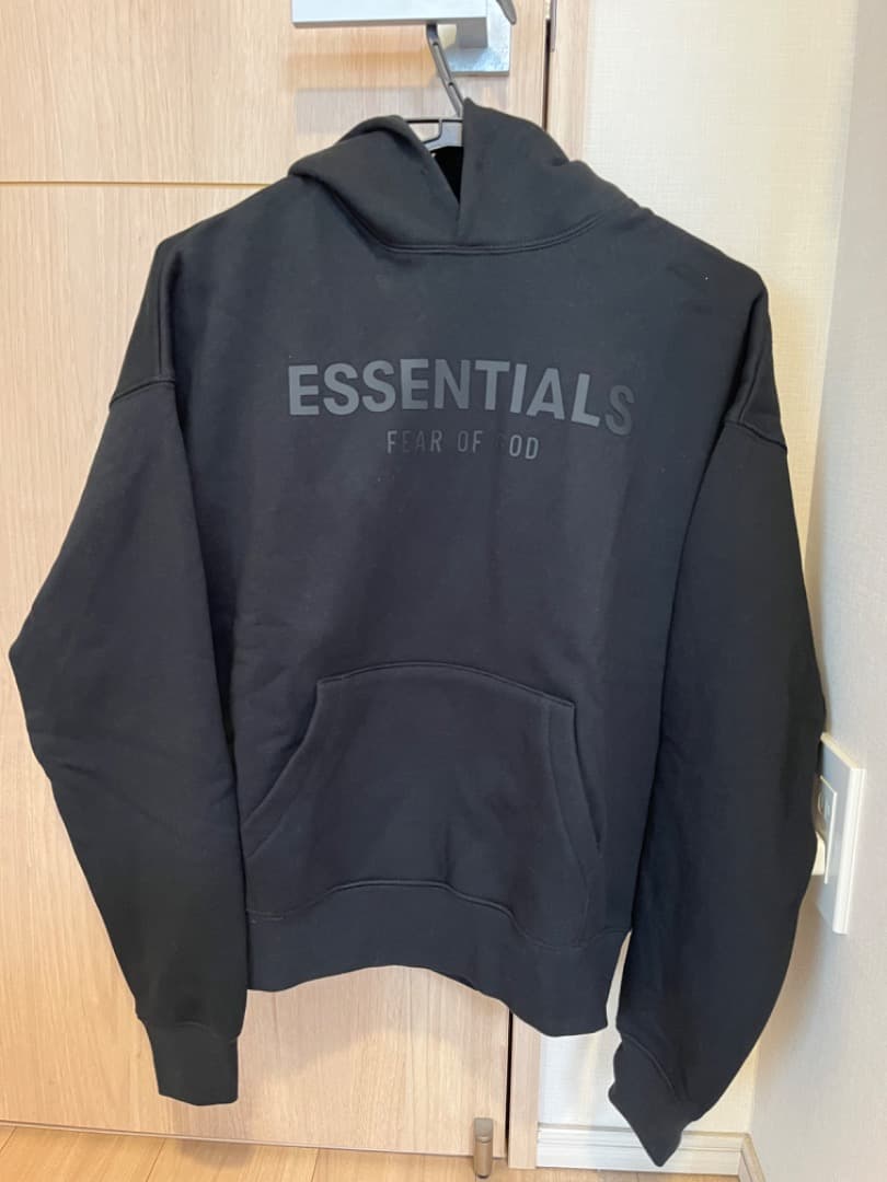 ESSENTIALS パーカー