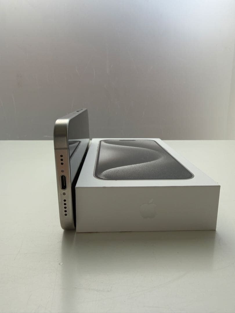 [美品] i phone 15 pro 256GB ホワイトチタニウム