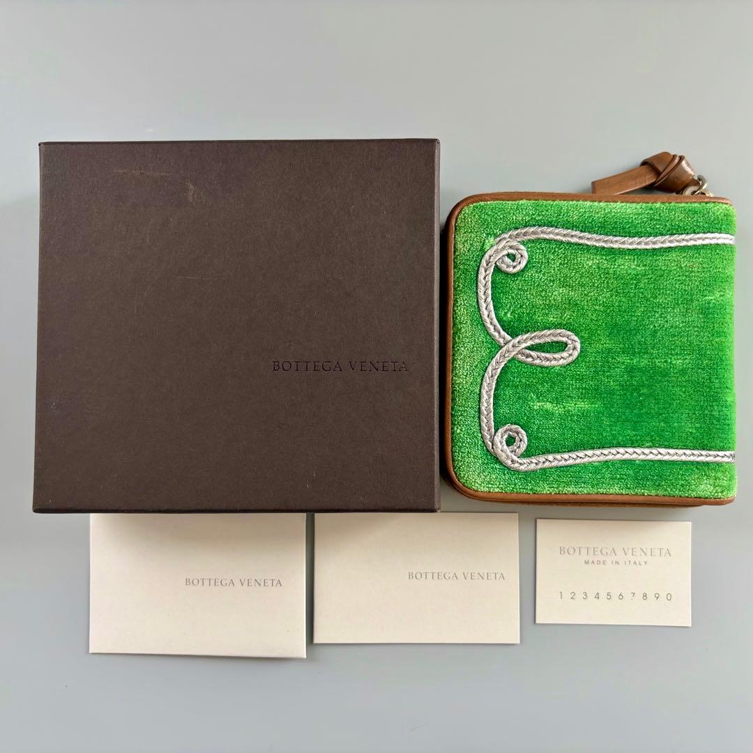 レイコ様用　美品 超希少 限定 ボッテガヴェネタ 二つ折り財布 グリーン 箱あり