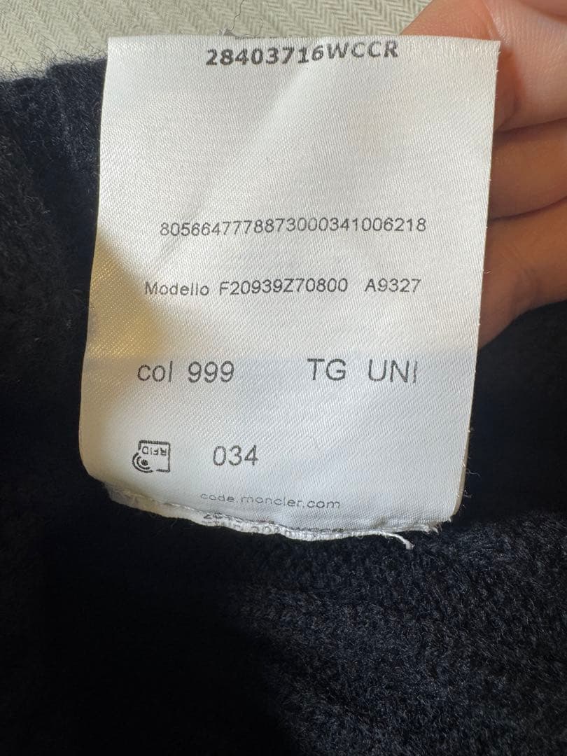 美品　モンクレール　ニット帽　羊毛100% イタリア製　黒　ウール　ファッション