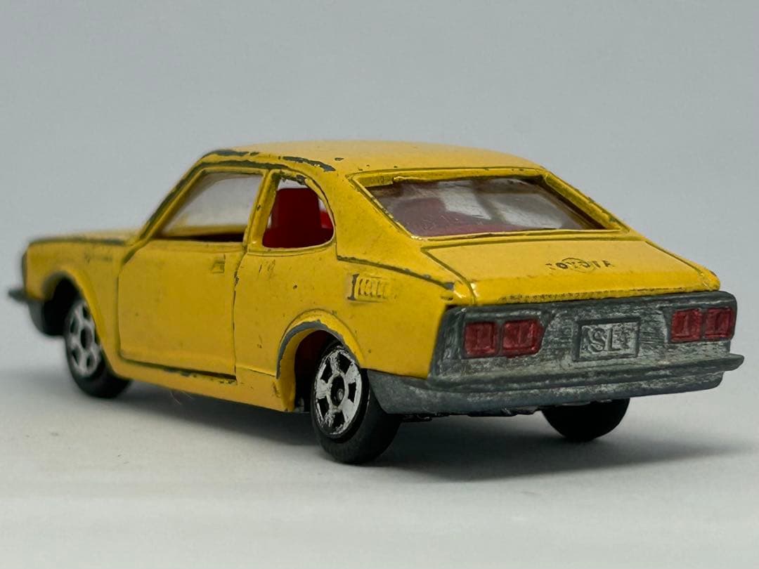 トミカ No.11 トヨタ スプリンター 1200 SL 黄 香港製 黒箱