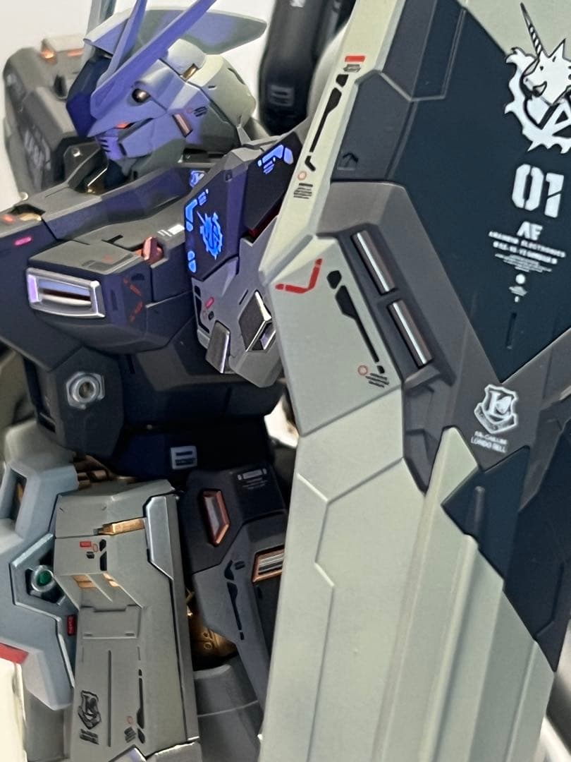 ガンプラ RG 1/144 Hi-νガンダム 塗装完成品