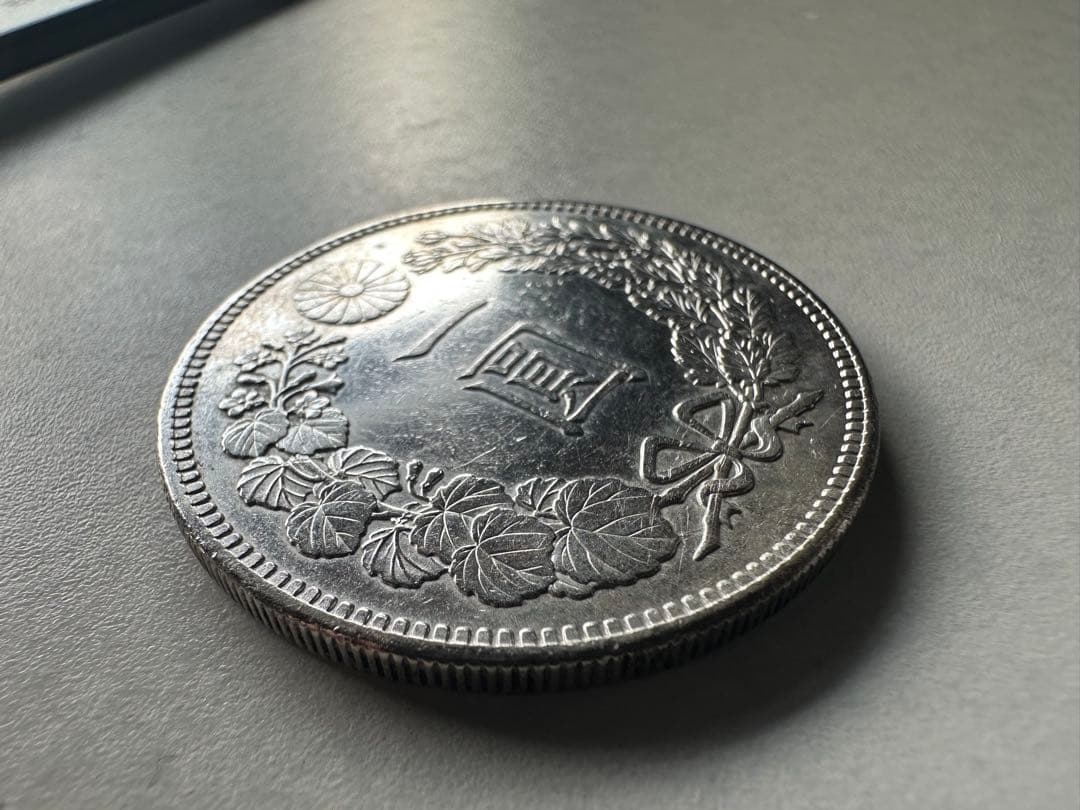 【本物保証】　極美品　一圓銀貨　明治38年銘　26.99g