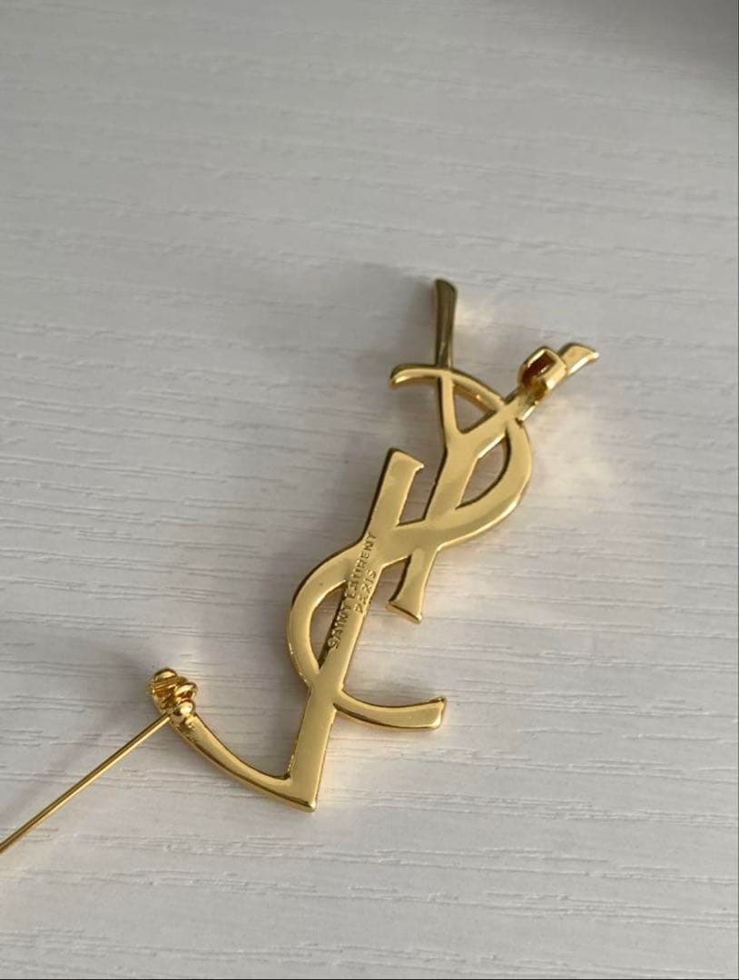 【✨最終価格✨】YVES SAINT LAURENT ゴールドブローチ