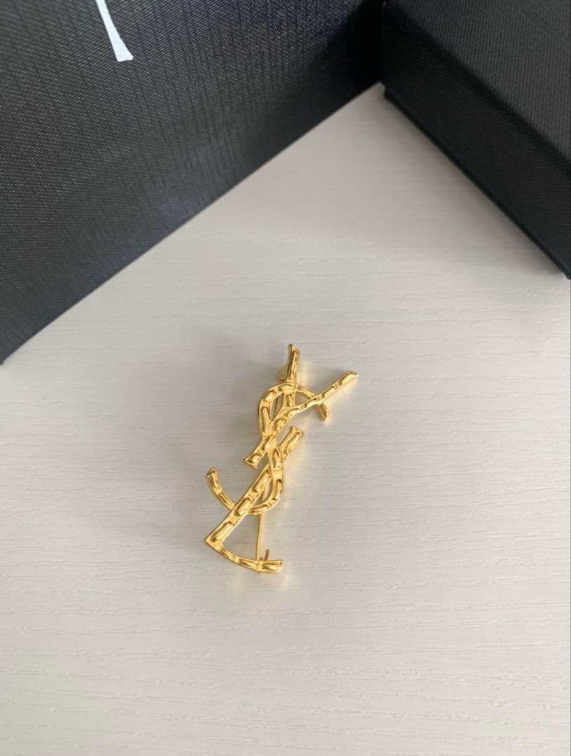 【✨最終価格✨】YVES SAINT LAURENT ゴールドブローチ