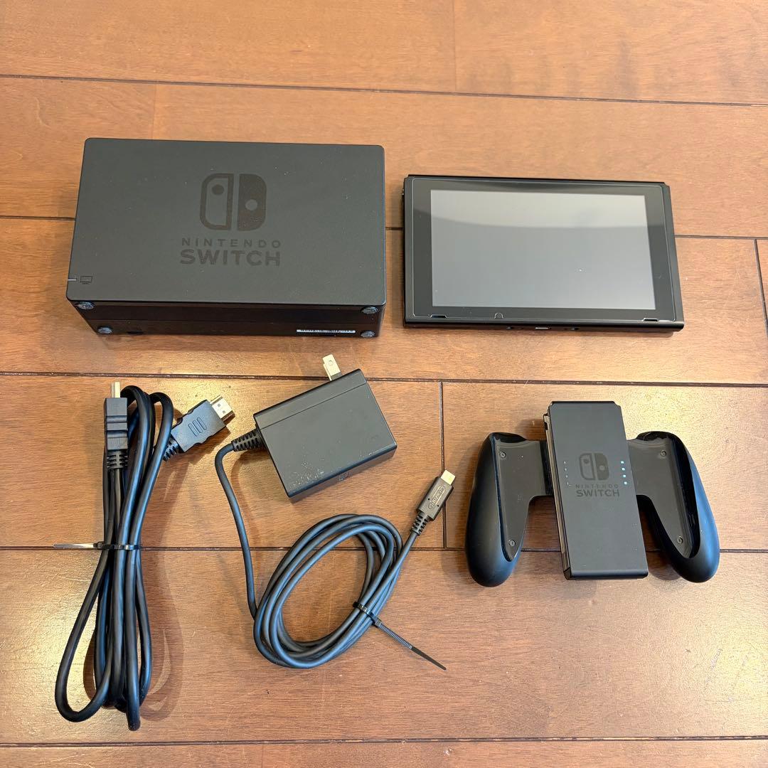 Nintendo Switch 本体 + 付属品（ジョイコンを除く）