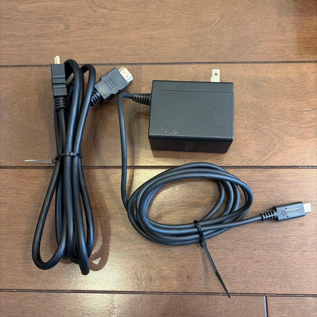 Nintendo Switch 本体 + 付属品（ジョイコンを除く）