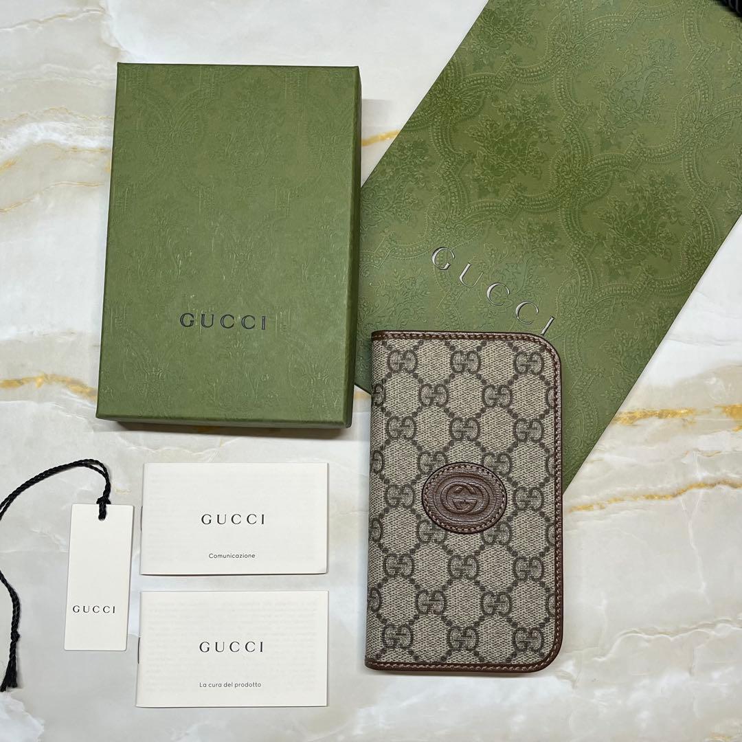 【新品未使用】GUCCI スマホケース iPhone15 手帳型　ラスト