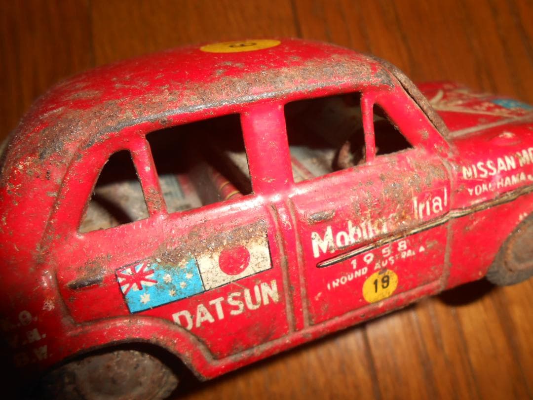 【アイコナ】ブリキカー　ダットサン　（昭和レトロ）