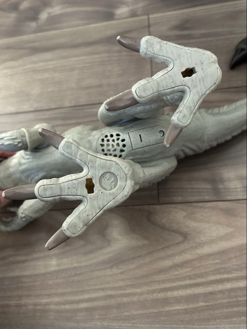 ジュラシックワールド　恐竜　ティラノサウルス　インドミナスレックス　おもちゃ