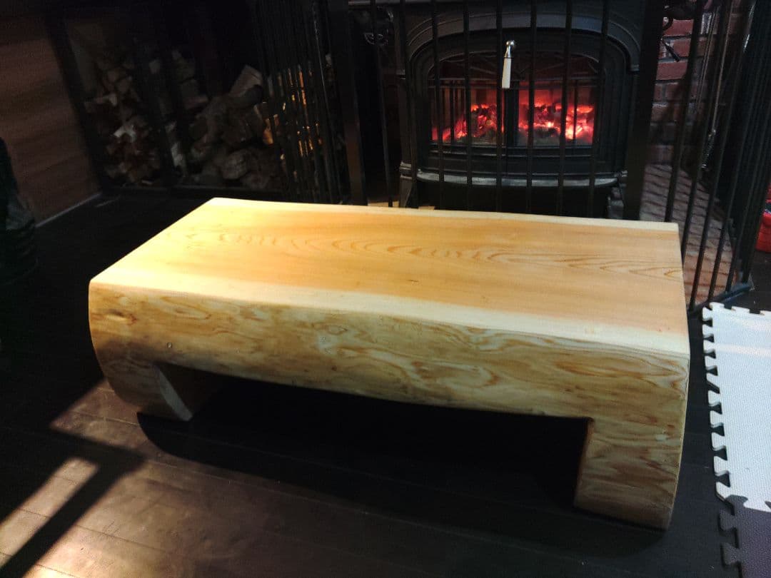 杉丸太のベンチ　ローテーブル
