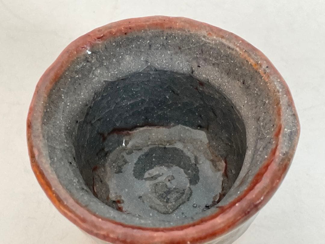 陶芸家　若尾利貞　鼠志野　ぐい呑　酒器　酒盃　筒盃　共箱　志野　美濃