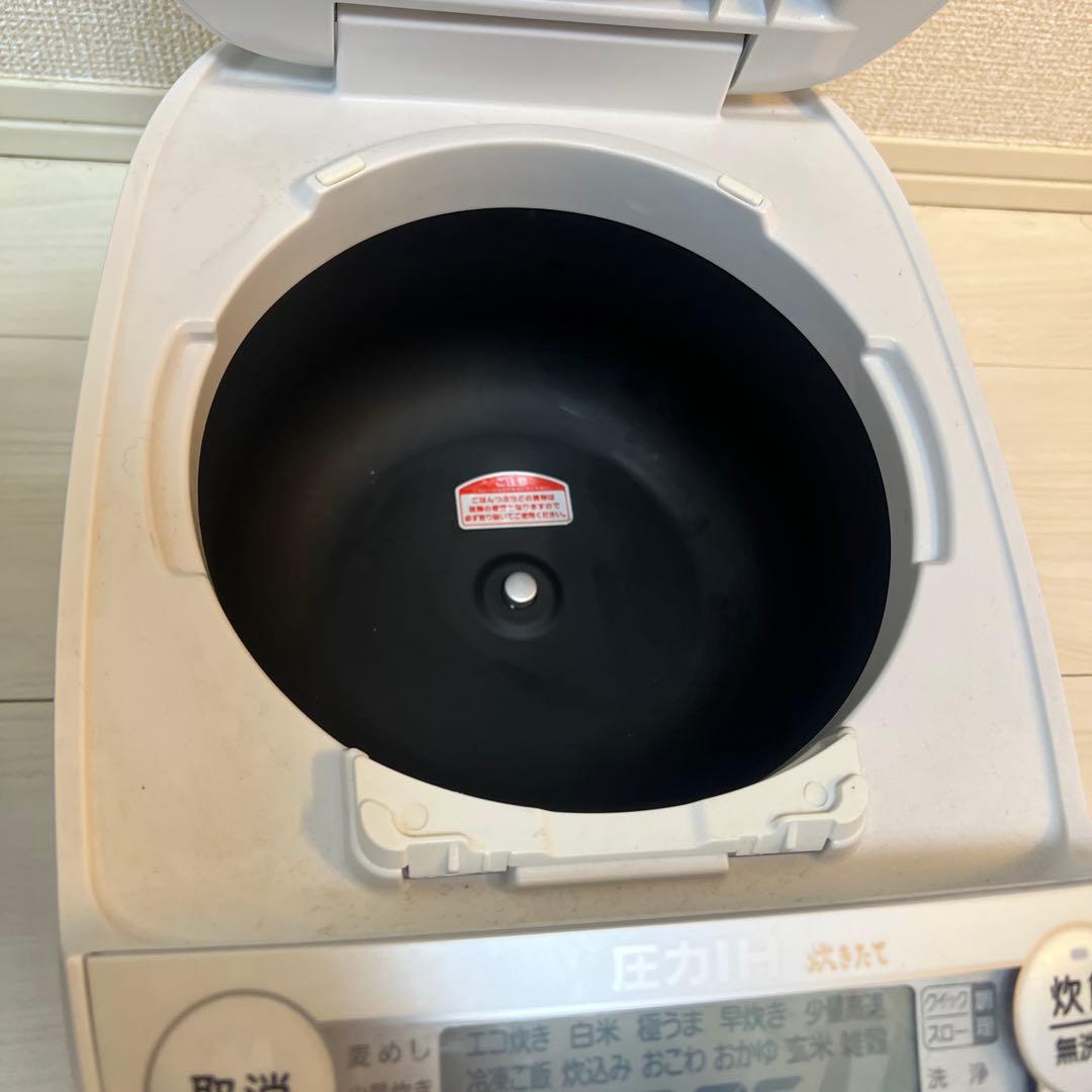 TIGER◆炊飯器 炊きたて JPV-A100 マットホワイト　5.5号炊き