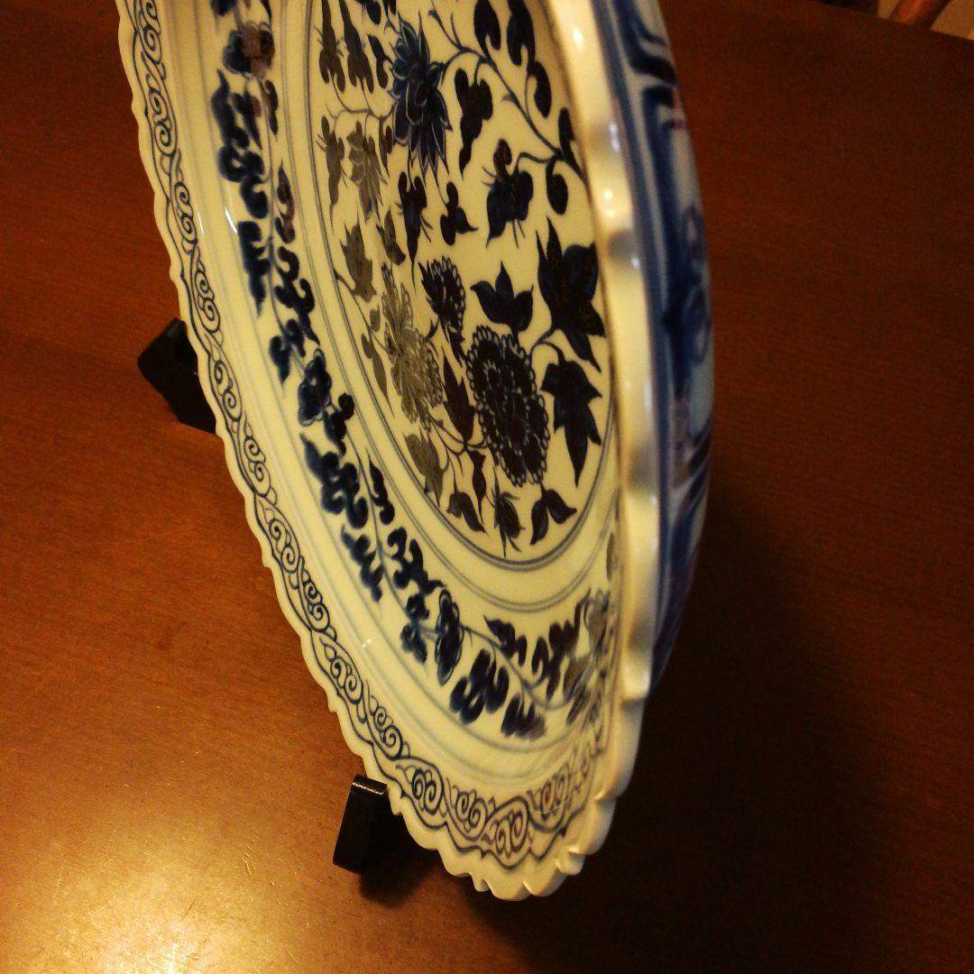 大皿　青い染付が特徴的な陶器の皿