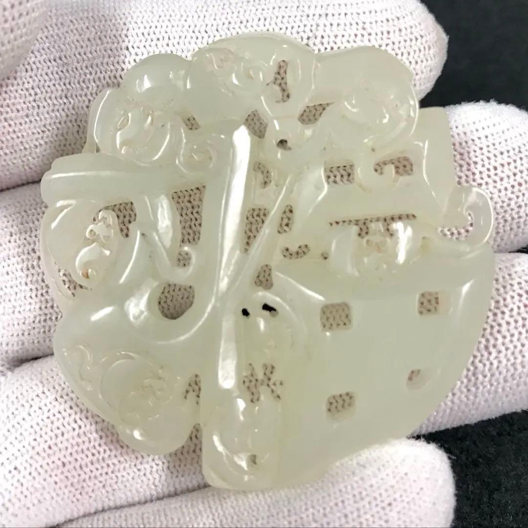 玉飾り物　 4点セット　鏤空彫刻 時代物 細密雕刻 極細工 根付 賞物　美術品