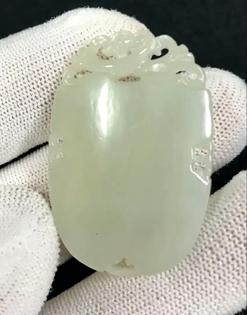 玉飾り物　 4点セット　鏤空彫刻 時代物 細密雕刻 極細工 根付 賞物　美術品