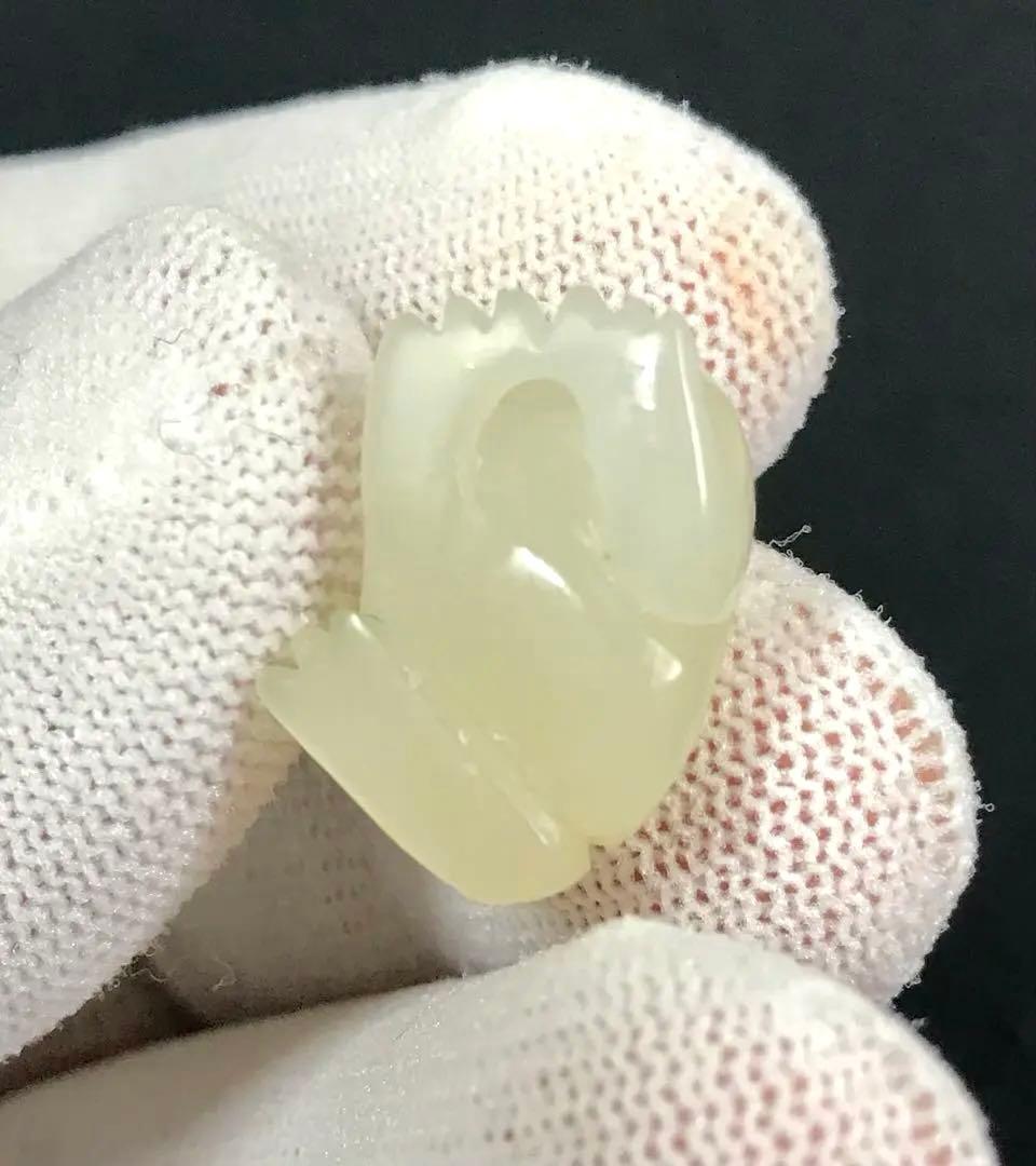 玉飾り物　 4点セット　鏤空彫刻 時代物 細密雕刻 極細工 根付 賞物　美術品