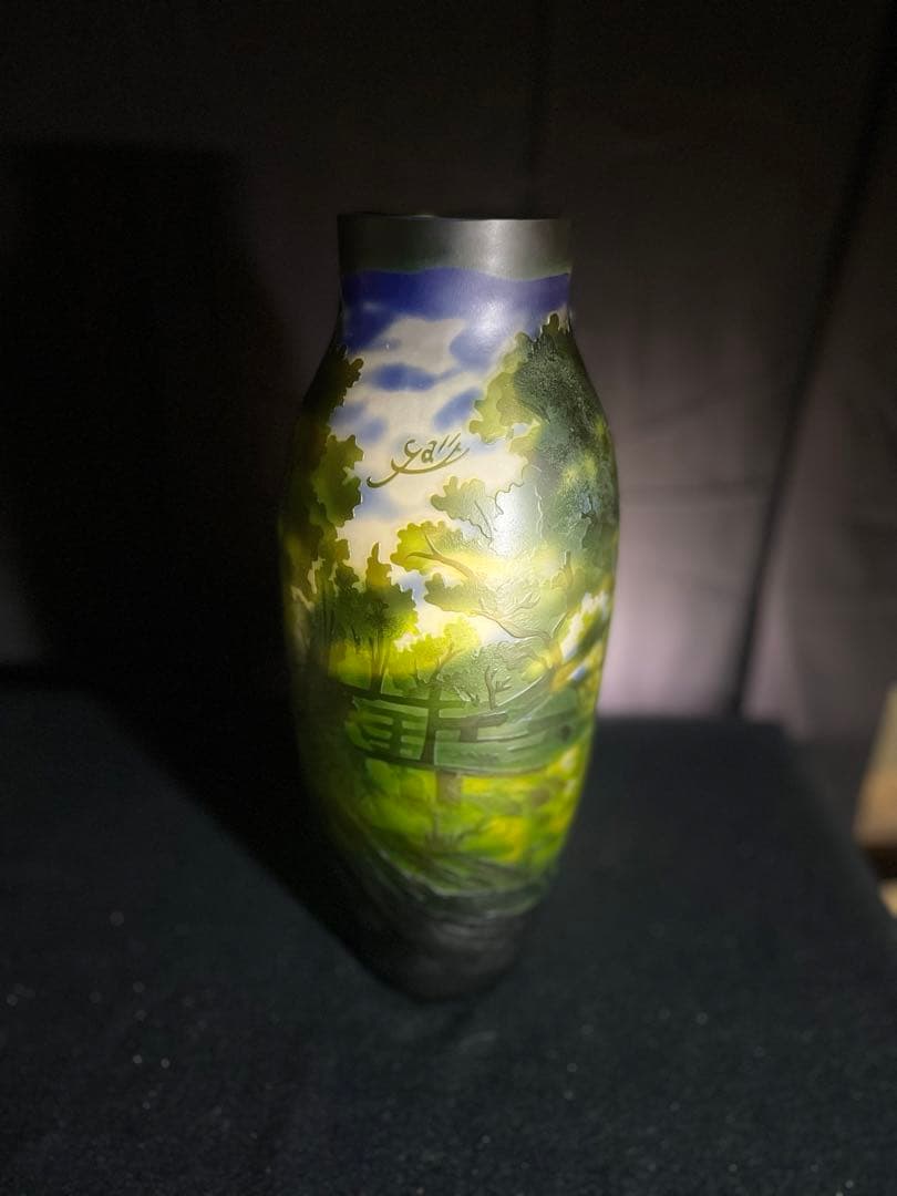 エミール　ガレ風　特大　花瓶　　被せガラス　森の中に小屋　高さ35cm