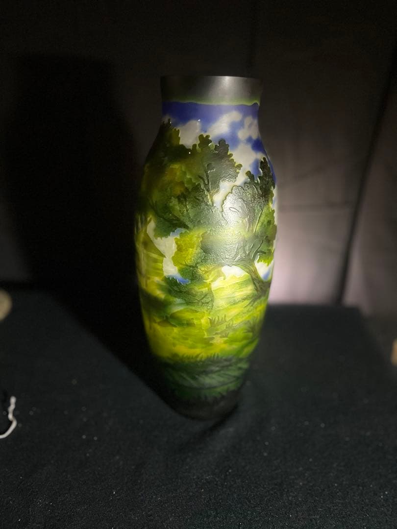 エミール　ガレ風　特大　花瓶　　被せガラス　森の中に小屋　高さ35cm