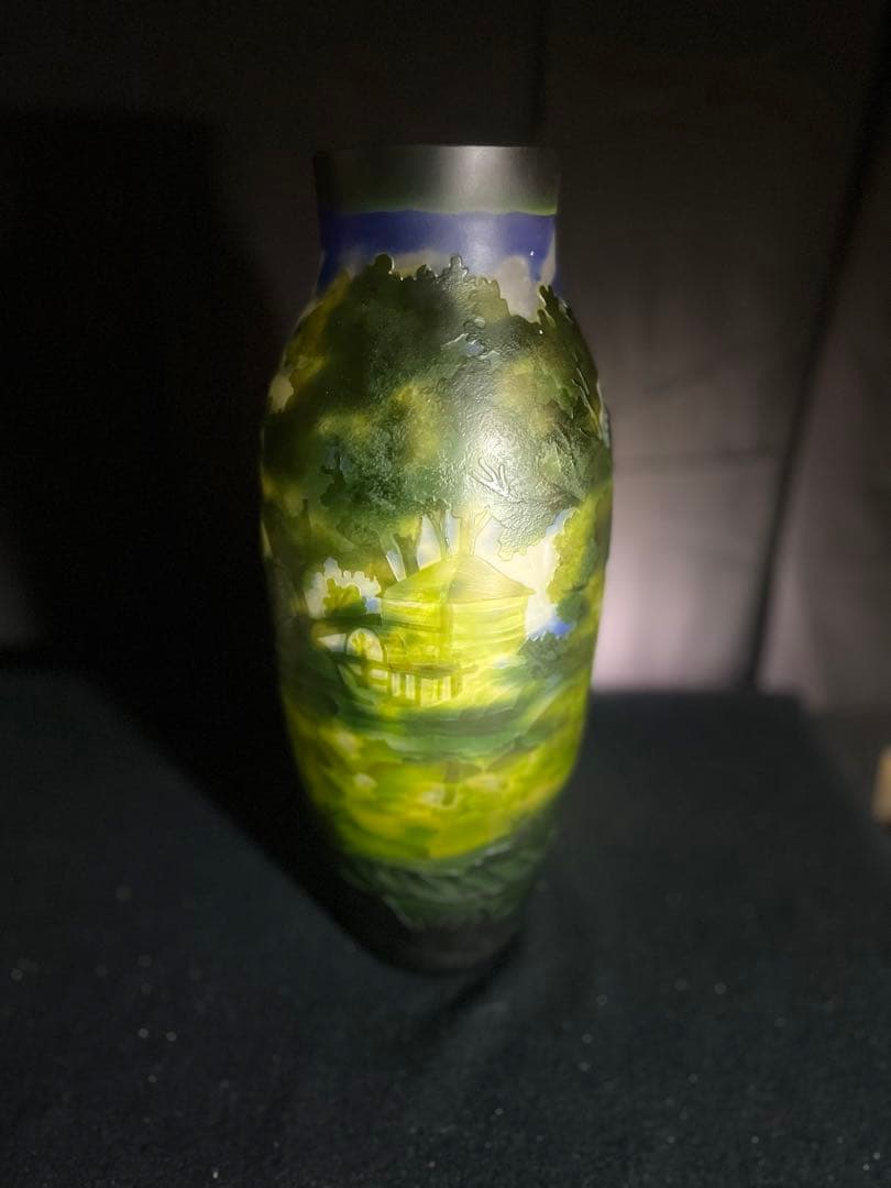 エミール　ガレ風　特大　花瓶　　被せガラス　森の中に小屋　高さ35cm