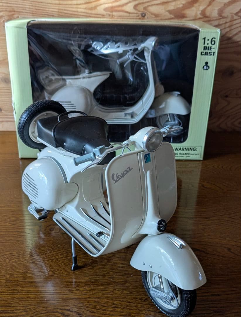 Vespa 1:6 ダイキャストモデル ホワイト