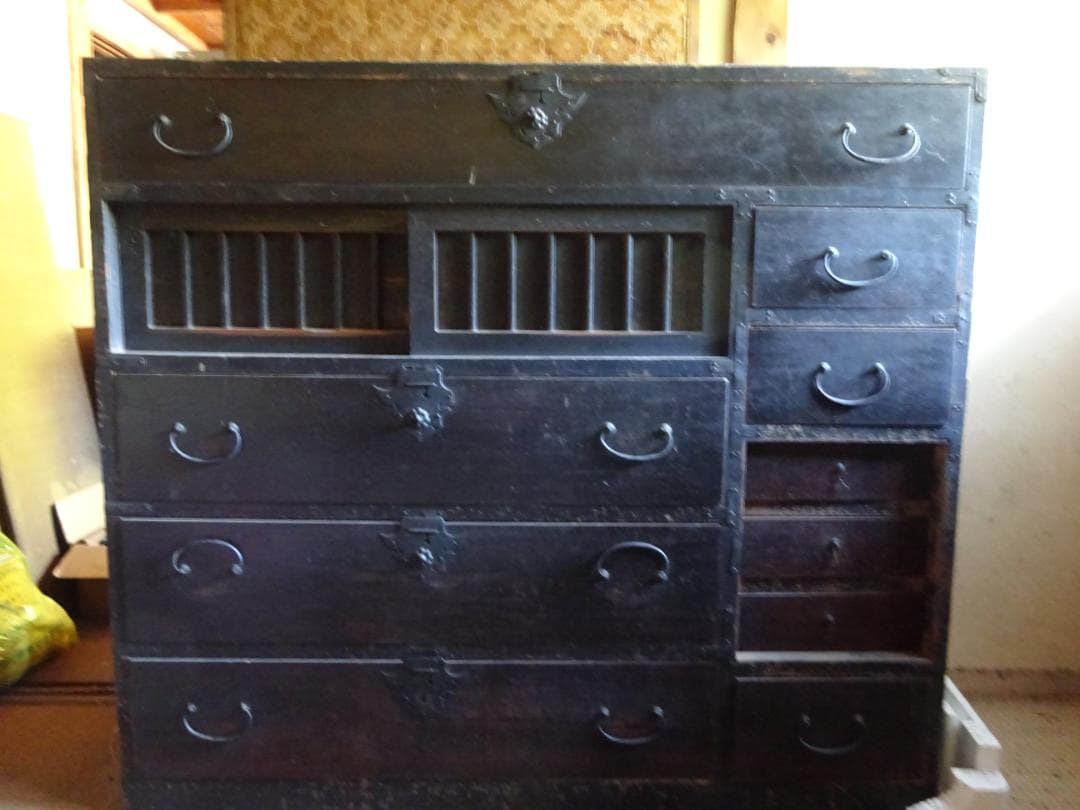 ★最終値　黒箪笥　チェスト　古民家蔵出　骨董　アンティーク　レトロ　古い　古民具