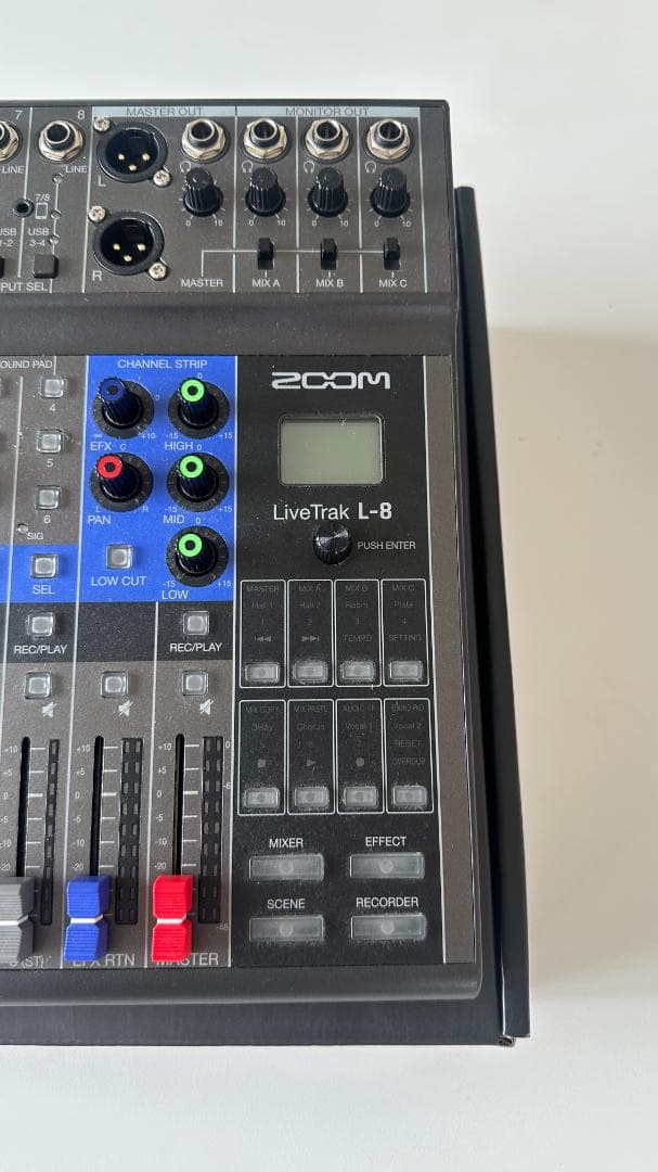 ZOOM LiveTrak L-8 デジタルミキサー