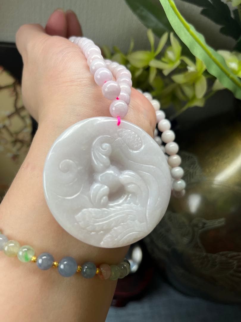 限定１点‼️ミャンマー産A貨翡翠　珍しい桃花ピンク色【龍飛鳳舞】鑑定書付き