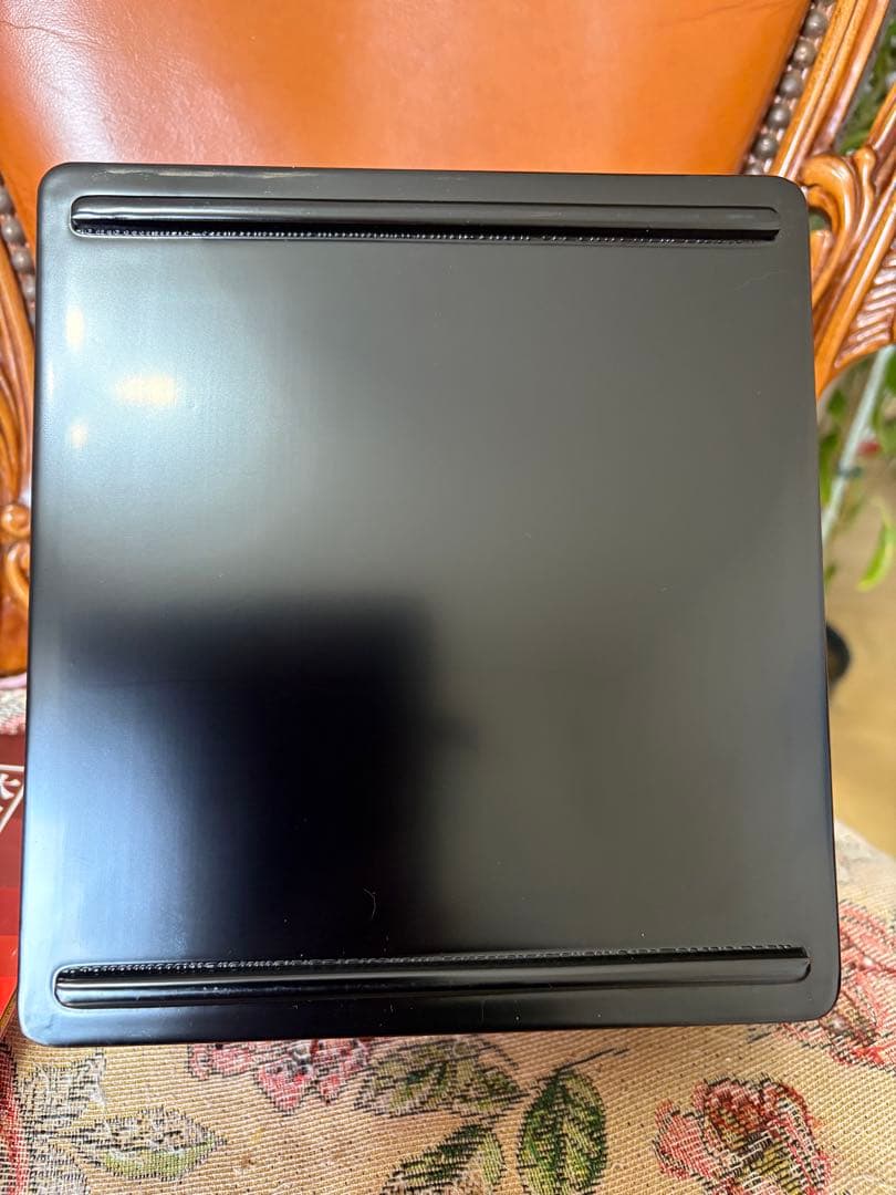 未使用に近い　木曽檜漆重箱　朱色の重箱 金色の模様