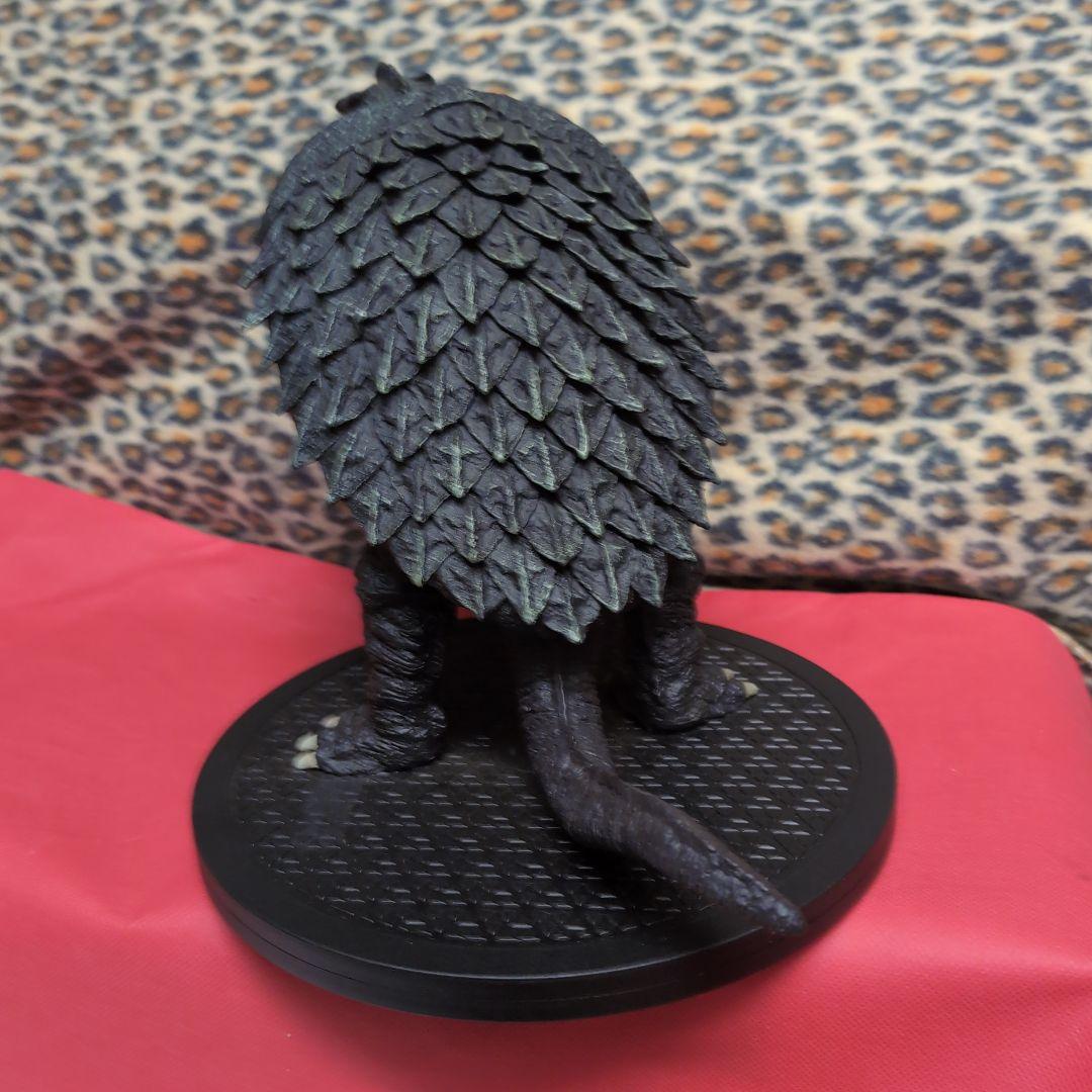 ガメラ怪獣フィギュア 黒 プラスチック製回転座３６０度