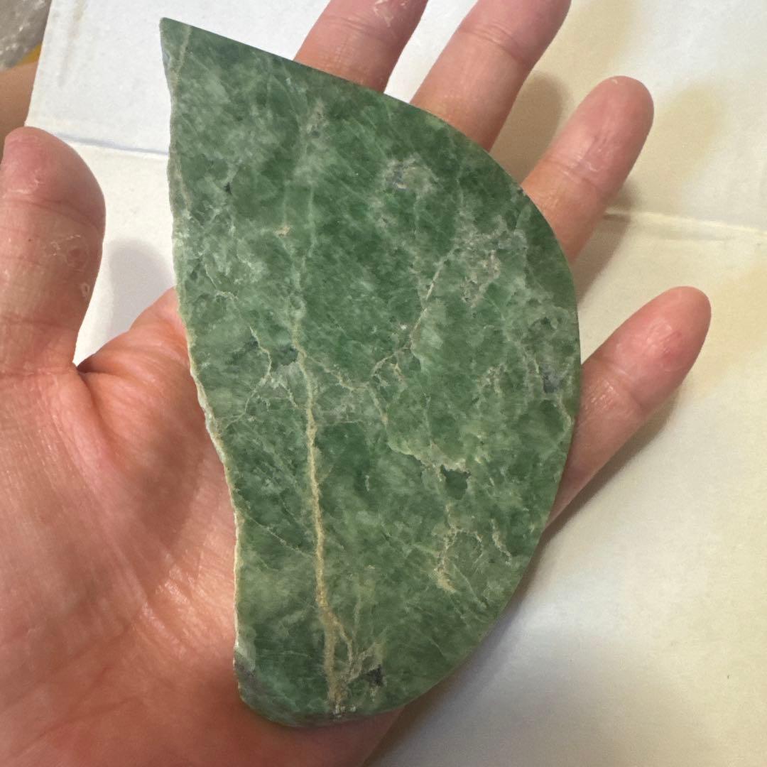 ミャンマー産 翡翠原石 144g 全体が緑の翡翠原石 A貨です