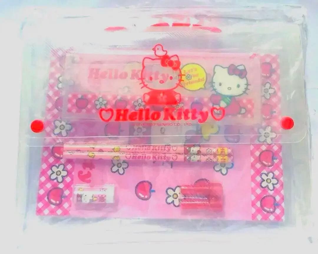 サンリオ　ハローキティ♡1997 　レア　キティちゃん　ケース入り文房具セット