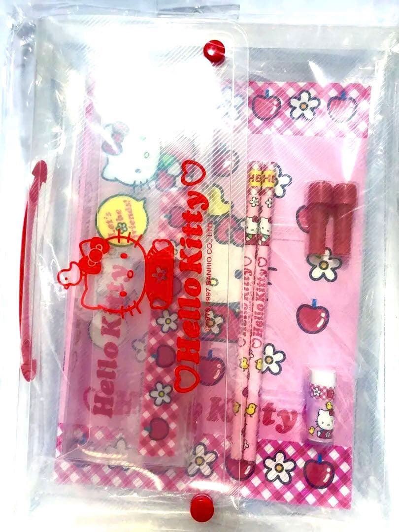 サンリオ　ハローキティ♡1997 　レア　キティちゃん　ケース入り文房具セット