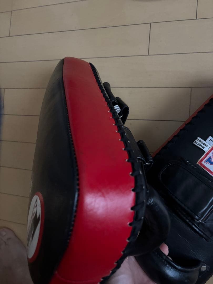 TWINS SPECIAL キックミット 黒/赤