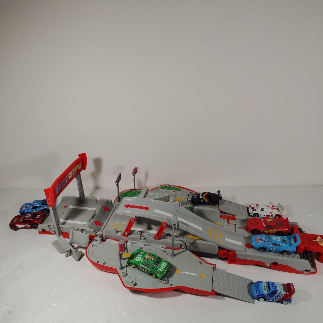 【とむ】トミカ　コースに変身！マックイーン＆基地に変身！メーター