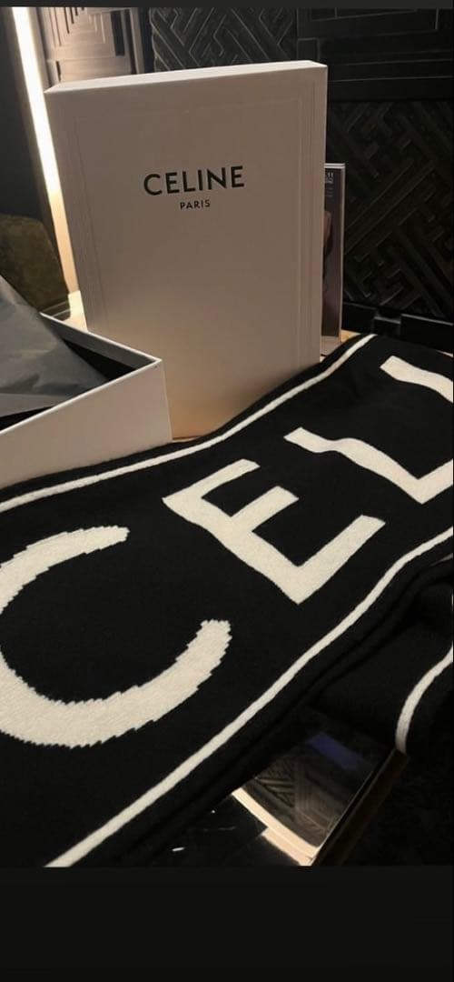 【1月22日まで】CELINE ロゴ入りマフラー ブラック/ホワイト