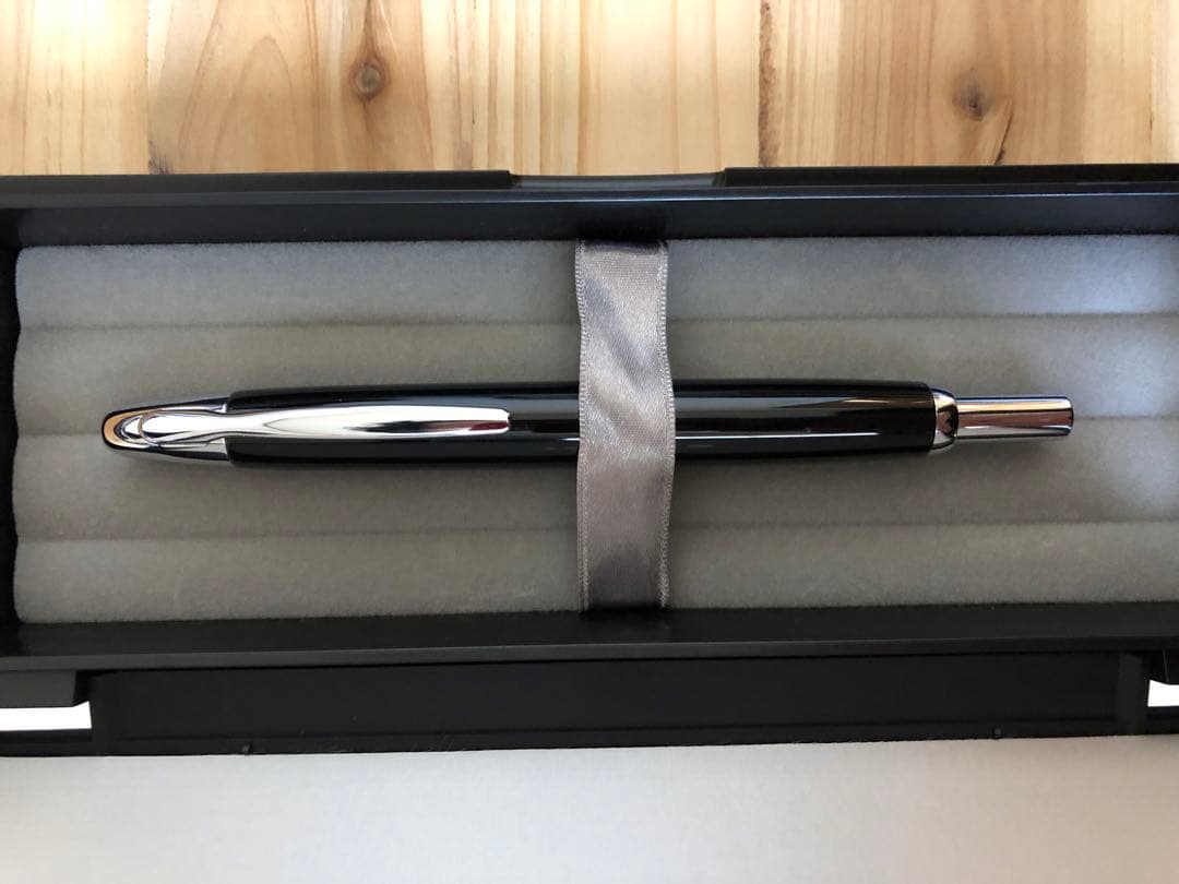 Pilot キャップレス万年筆　ブラック×シルバー