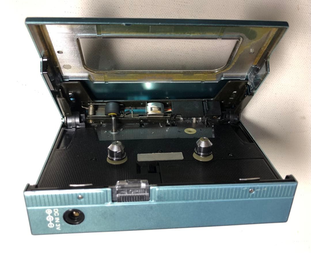 これ液漏復活？ワウフラ仕様通動くSONY WM-DDアナログガジェット、ブルーQ